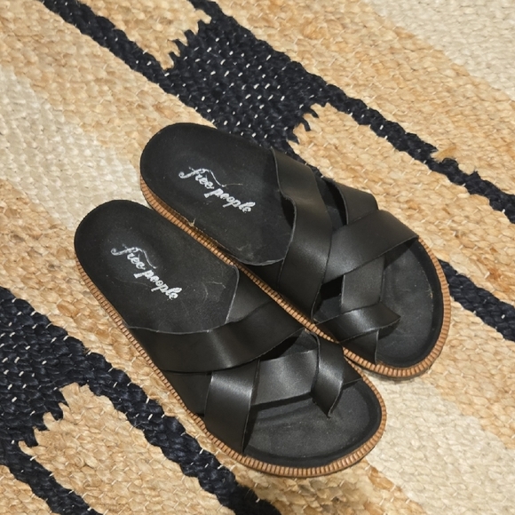 Free People Black Cork Bed Flat Sandals, Leather Upper, VGUC, Sz6, Comfort - Picture 3 of 11